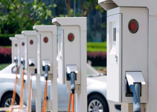 英國(guó)電動(dòng)汽車(chē)行業(yè)陷入困境，英媒：中國(guó)背鍋！